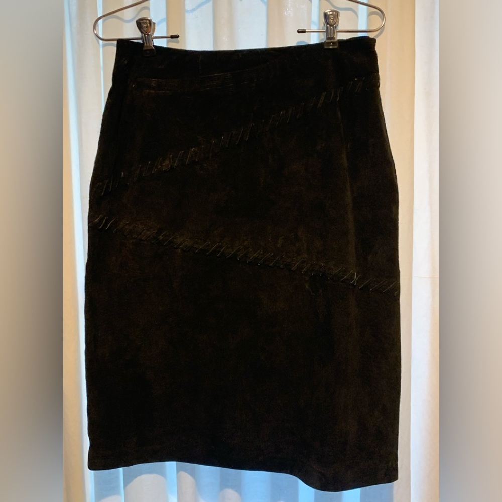 Black suede skirt with zipper